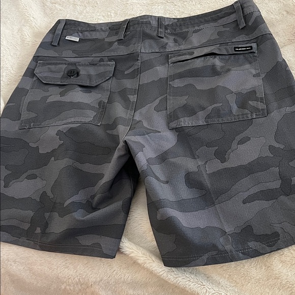 Quiksilver Black Camo Athletic Shorts Size 30 18.5” long Men’s - Picture 2 of 8